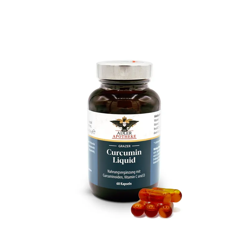 Die Grazer Curcumin Liquid Kaspeln in einer braunen Glasverpackung. Im Vordergrund liegen 4 Kapseln zur Ansicht.