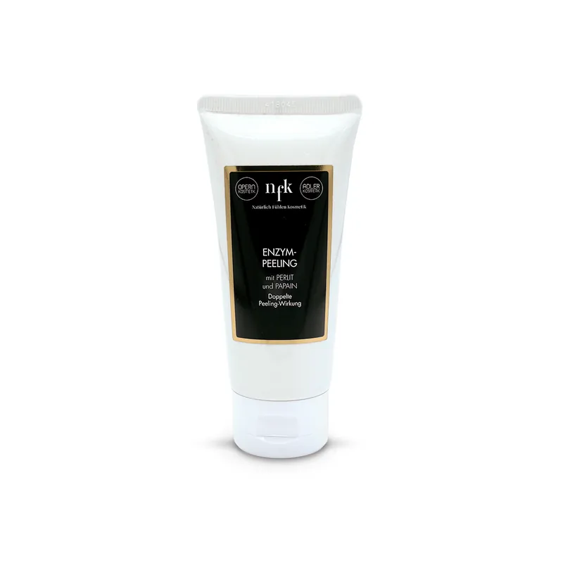Eine weiße Tube mit Klappverschluss und schwarzem Etikett, gold umrandet der Natürlich Fühlen Kosmetik Enzym Peeling.