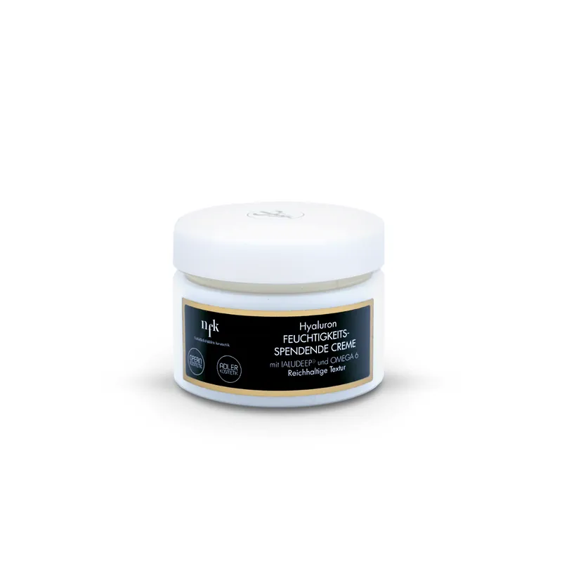 Ein weißer Tiegel mit weißem Schraubverschluss und schwarzem Etikett der Natürlich Fühlen Kosmetik Hyaluron Feuchtigkeitsspendende Creme mit reichhaltiger Textur.