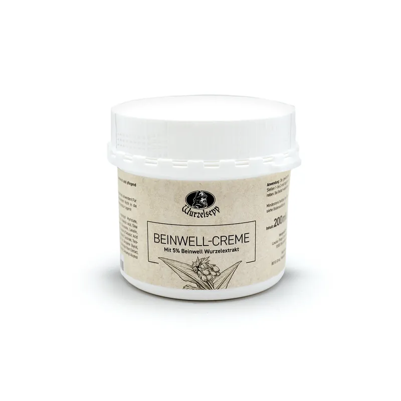 Ein weißer Tiegel mit weißem Schraubverschluss und beigem Etikett der Wurzelsepp Beinwell-Creme. Darunter eine Beinwellpflanze abgebildet.